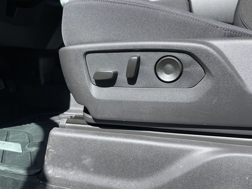 2025 Chevrolet Silverado 1500 Custom - Photo 17