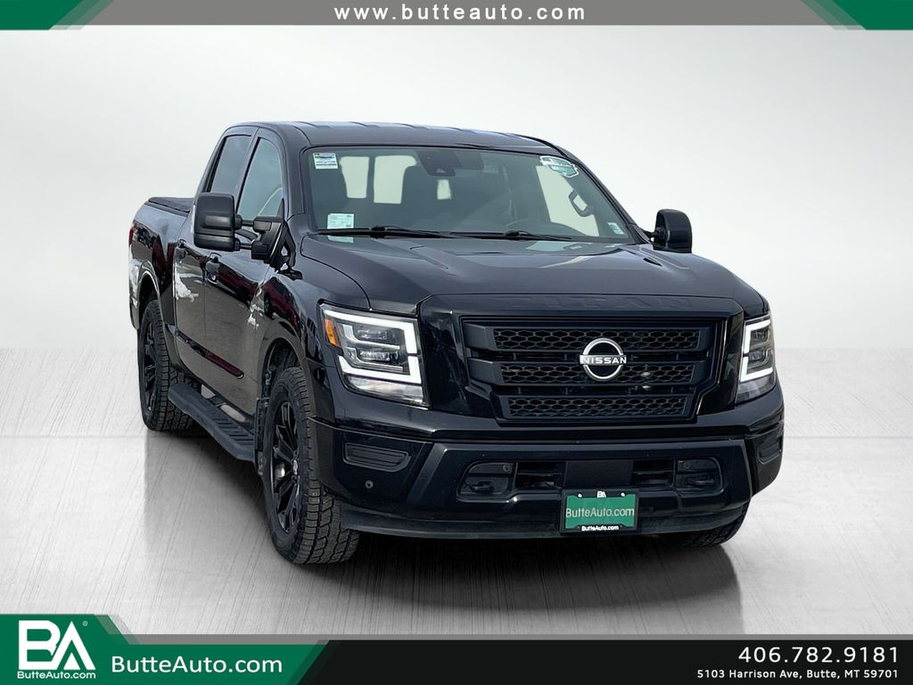 2023 Nissan Titan SV's photo