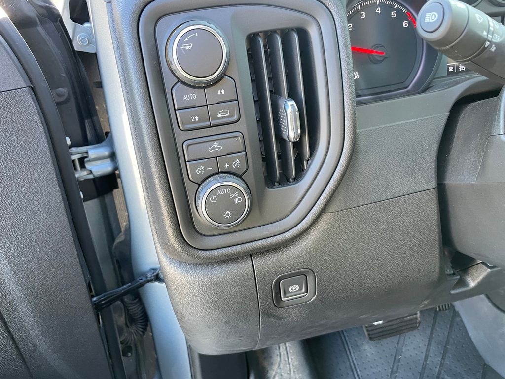 2024 Chevrolet Silverado 1500 Custom - Photo 18