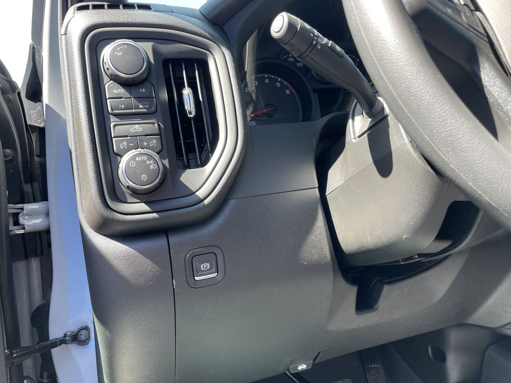 2025 Chevrolet Silverado 1500 Custom - Photo 18