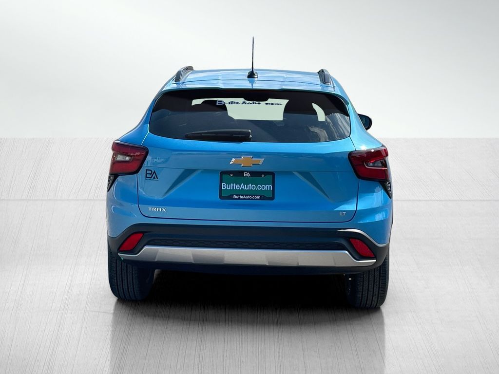2025 Chevrolet Trax LT photo 4