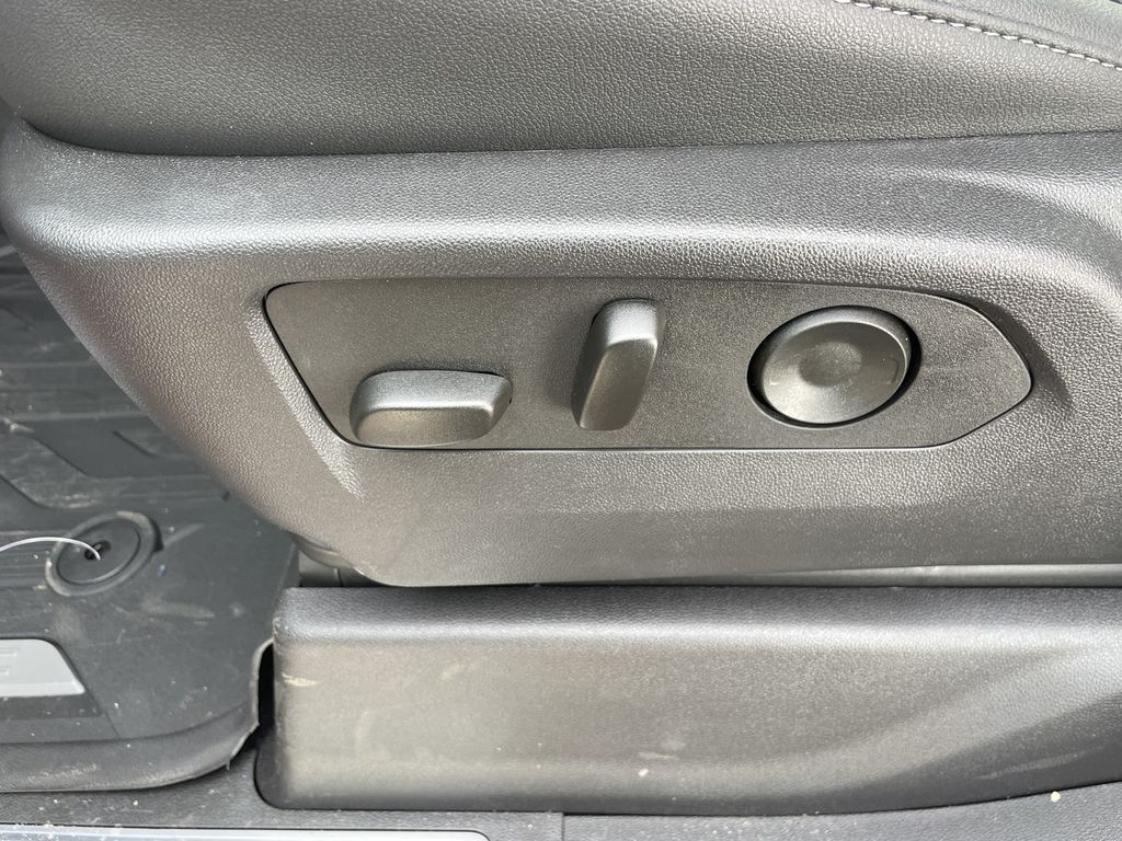 2025 GMC Sierra 1500 Elevation - Photo 17
