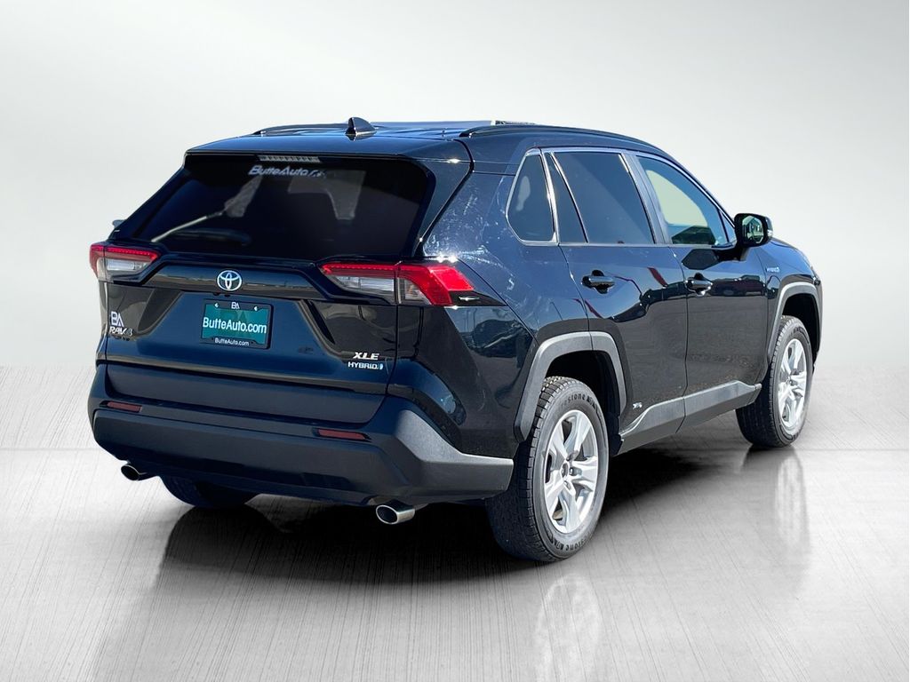 2021 Toyota RAV4 Hybrid XLE photo 2