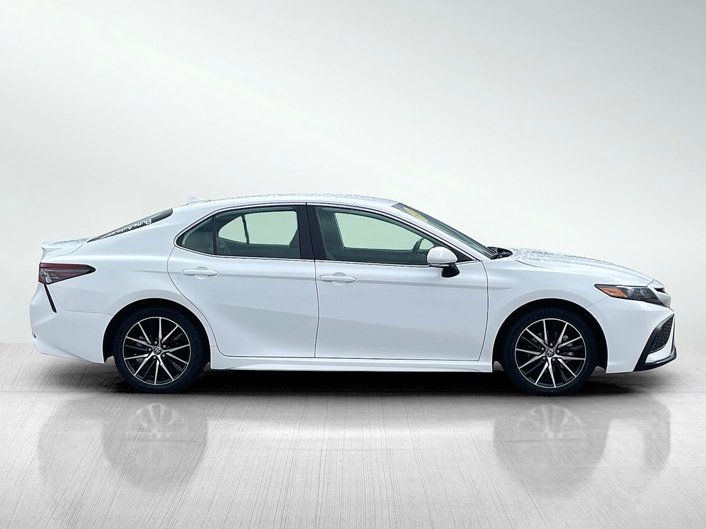 2023 Toyota Camry SE photo 2