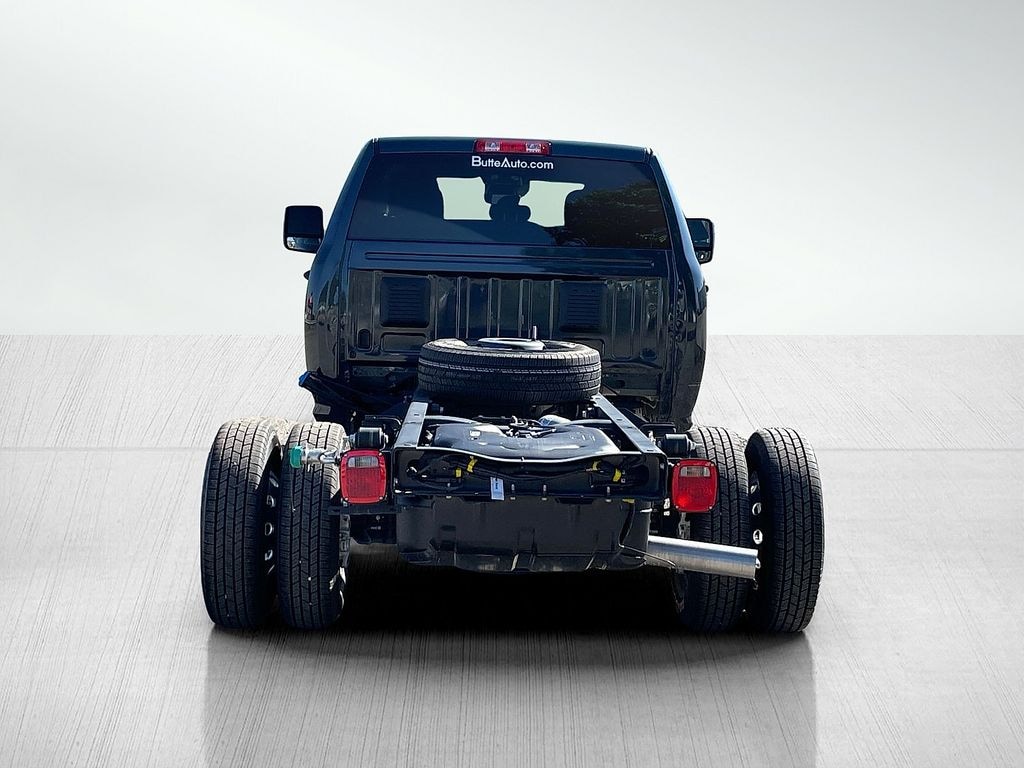 New 2025 Ram 3500 Chassis Cab 3500 TRADESMAN CREW CAB CHASSIS 4X4 60' CA Pickup