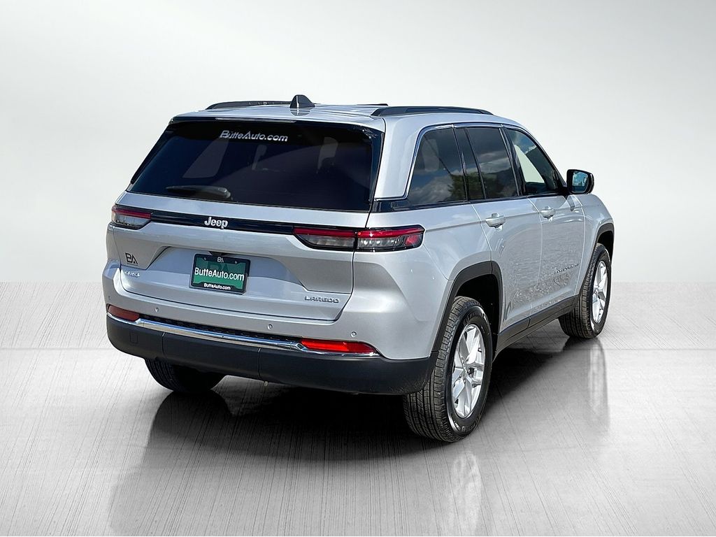 2025 Jeep Grand Cherokee Laredo photo 2