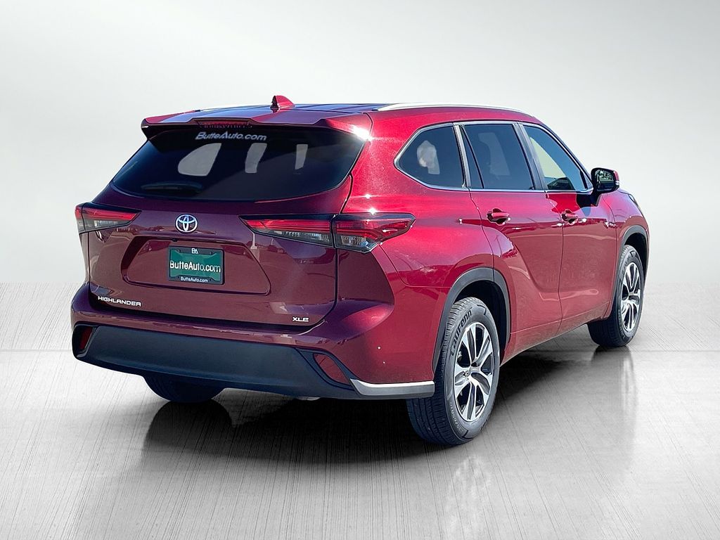 2023 Toyota Highlander XLE photo 2