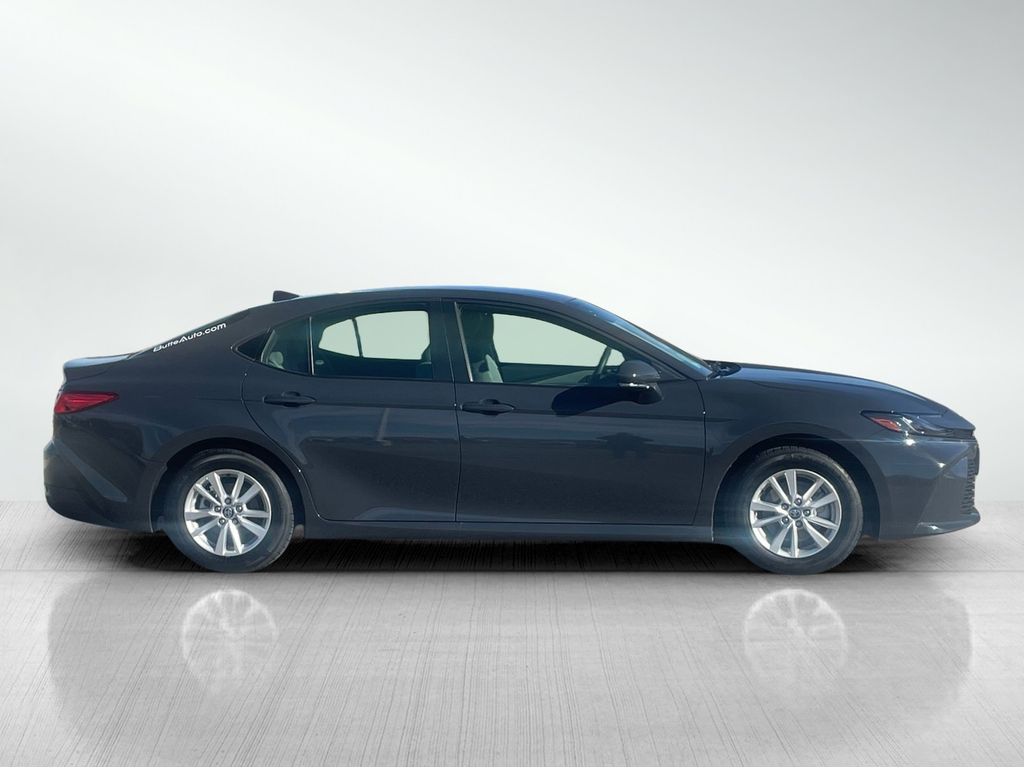 2025 Toyota Camry Hybrid LE photo 2