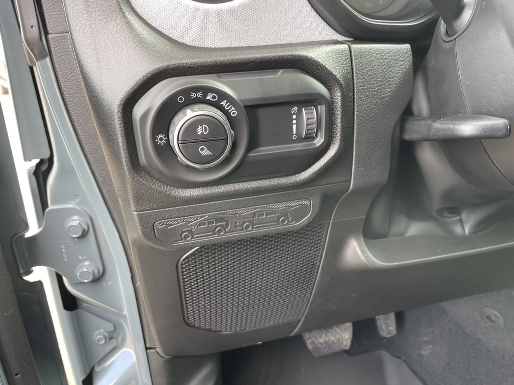 2025 Jeep Gladiator Willys - Photo 19