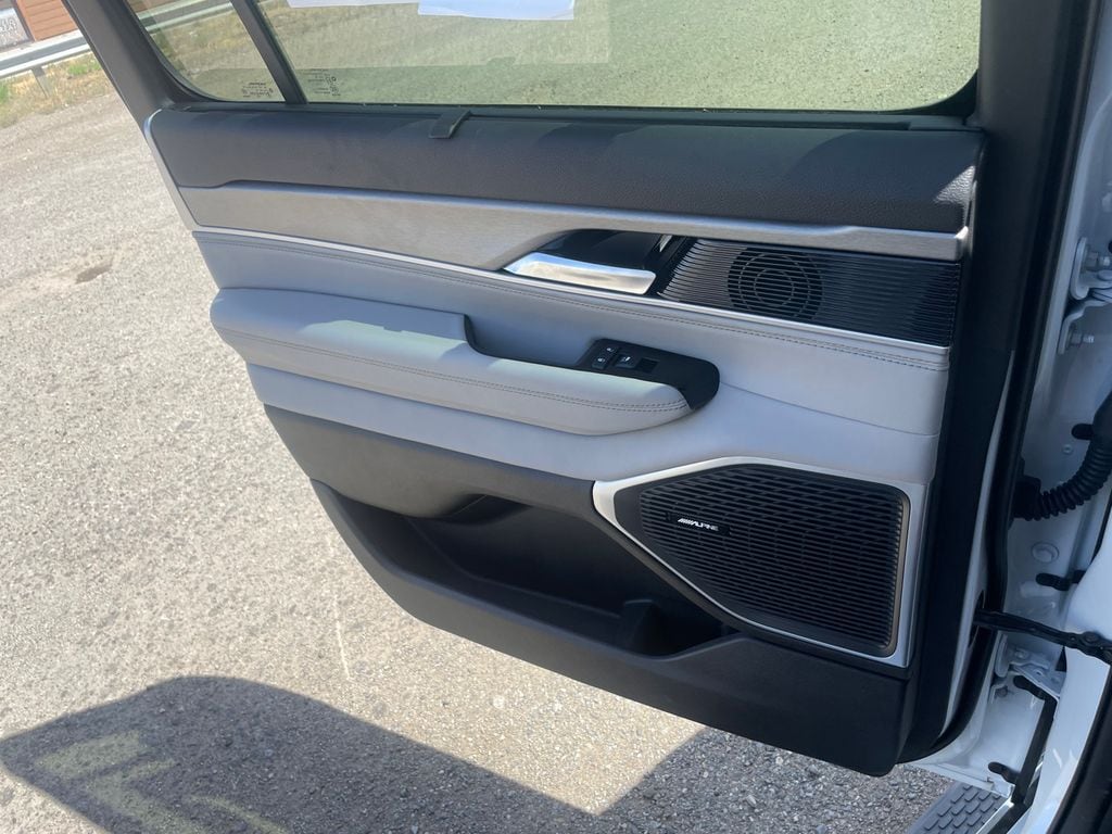 2025 Jeep Wagoneer L Series I - Photo 17
