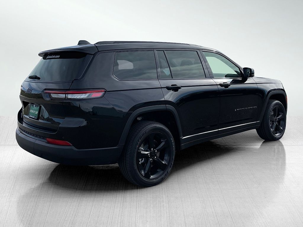 2024 Jeep Grand Cherokee Altitude photo 3