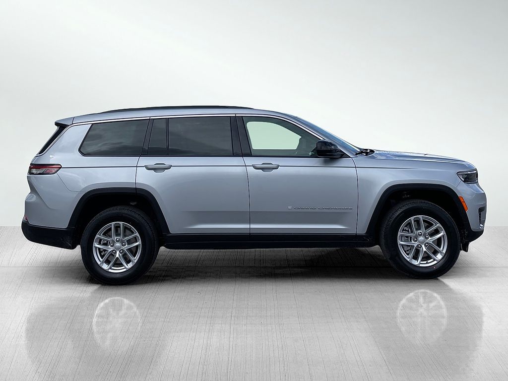 2024 Jeep Grand Cherokee Laredo photo 2