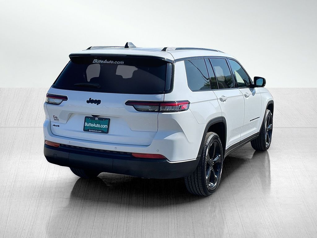 2025 Jeep Grand Cherokee Altitude photo 2