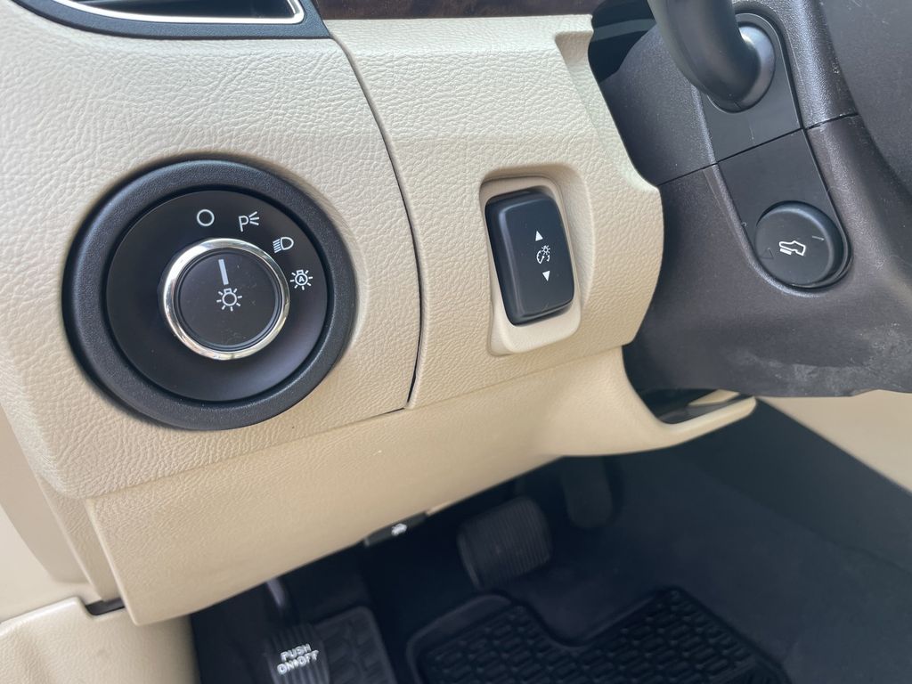 2019 Ford Taurus Limited - Photo 18