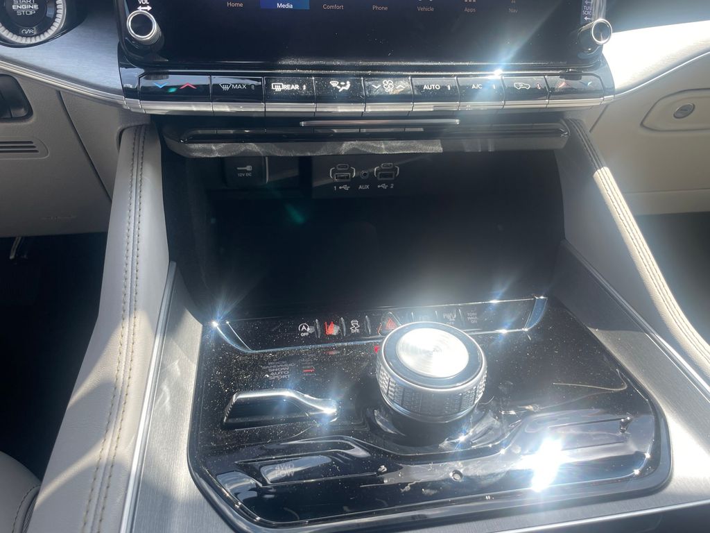 2025 Jeep Wagoneer L Series I - Photo 24