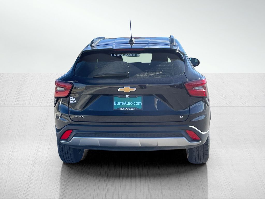 2025 Chevrolet Trax LT photo 4