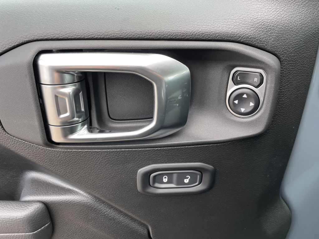 2025 Jeep Gladiator Willys - Photo 17