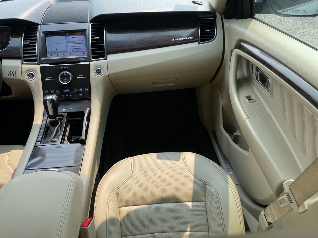 2019 Ford Taurus Limited - Photo 11