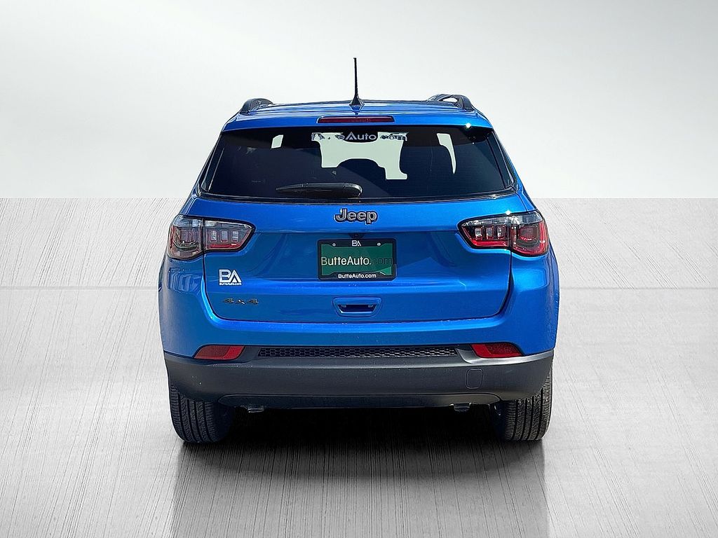 2025 Jeep Compass Latitude Altitude Special Edition photo 4