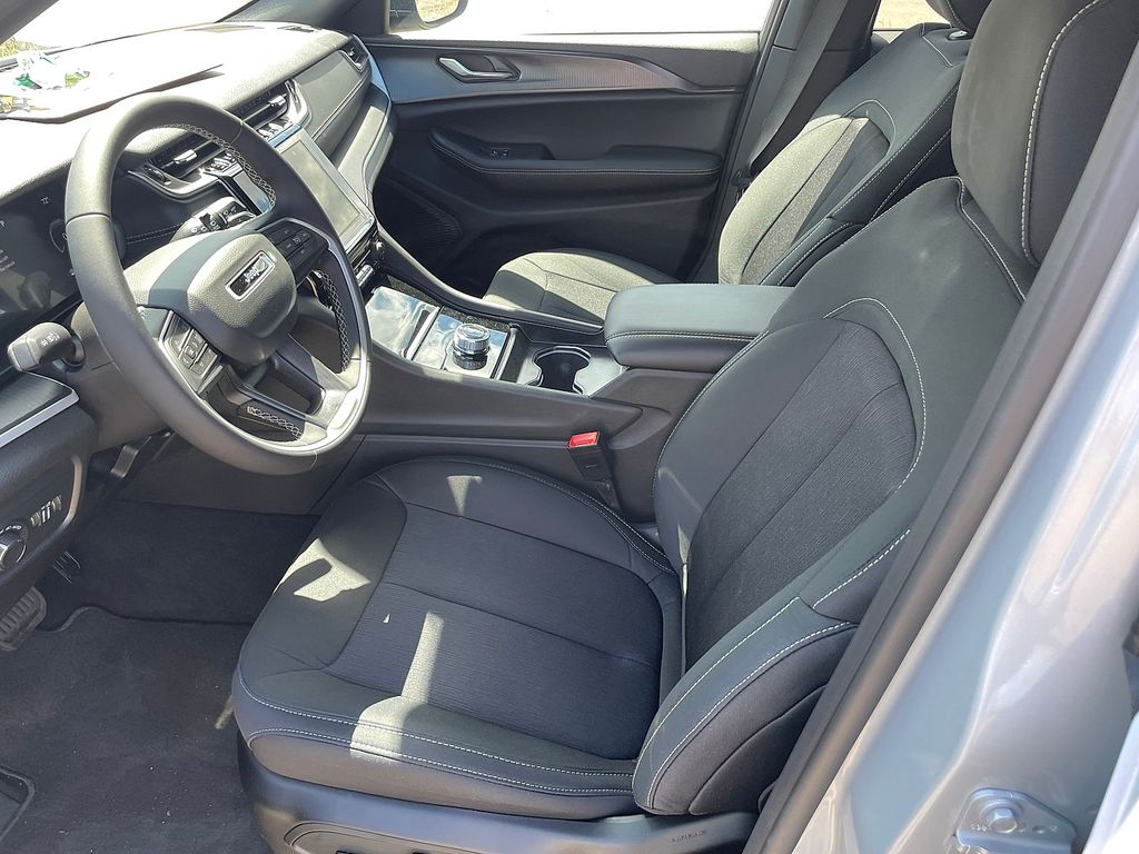 2025 Jeep Grand Cherokee Laredo - Photo 15