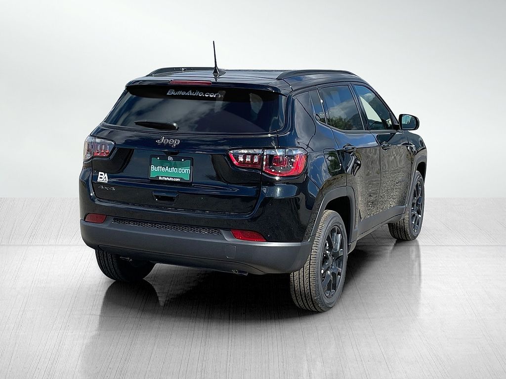 2025 Jeep Compass Latitude Altitude Special Edition photo 3