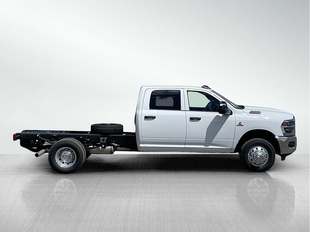 New 2025 Ram 3500 Chassis Cab 3500 TRADESMAN CREW CAB CHASSIS 4X4 60' CA Pickup