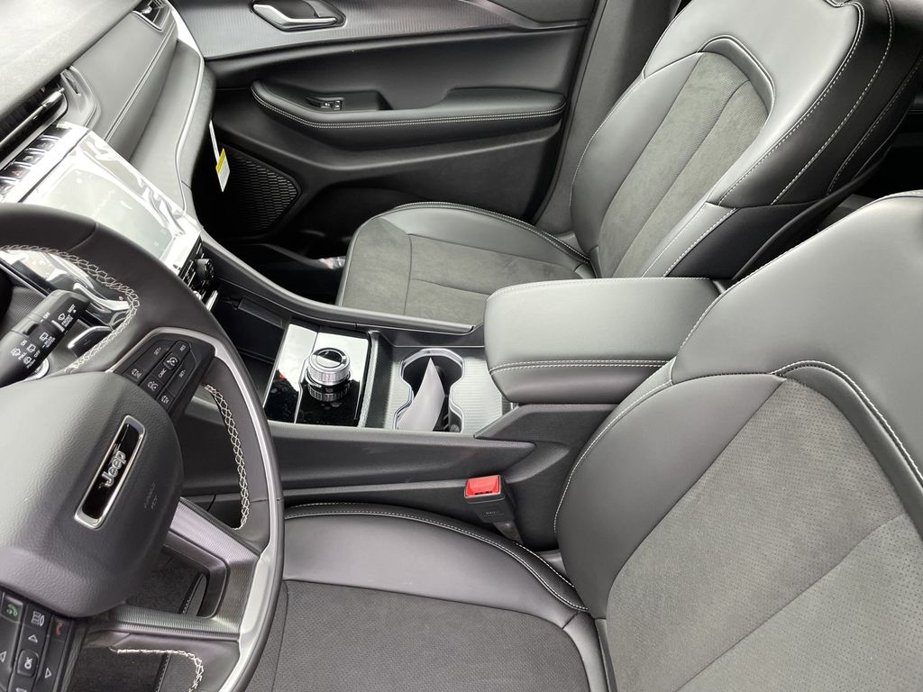 2025 Jeep Grand Cherokee L Altitude - Photo 16