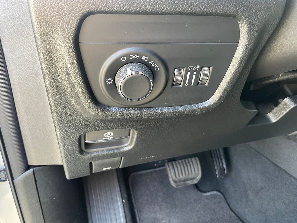 2025 Jeep Grand Cherokee Laredo - Photo 18