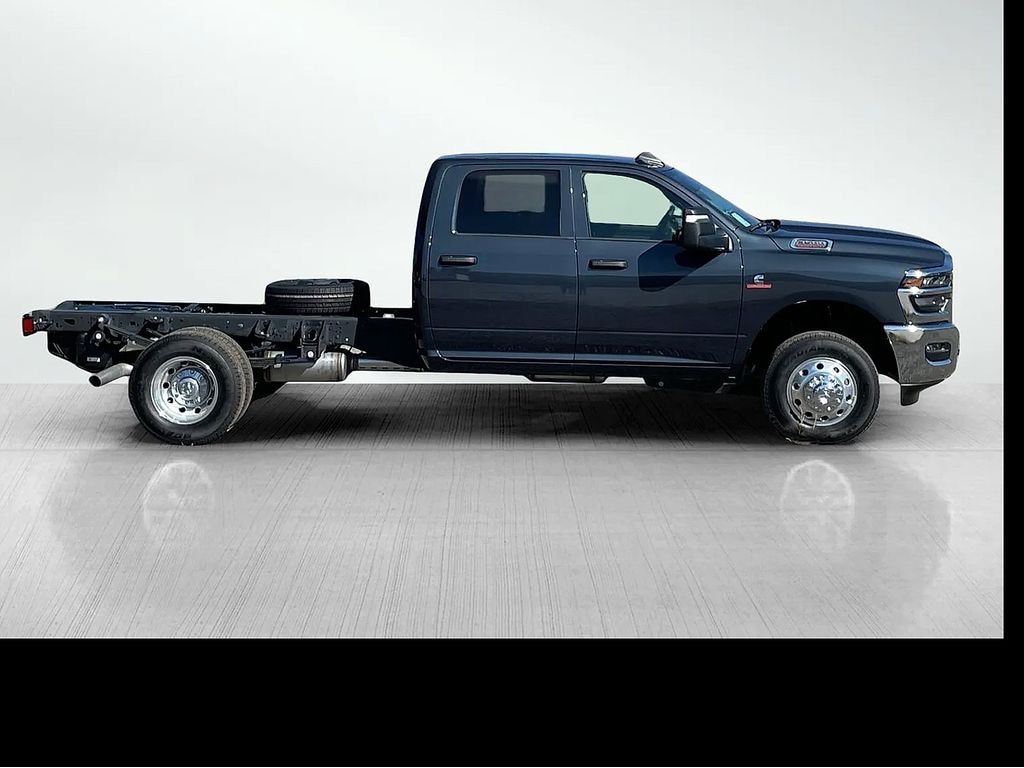 New 2025 Ram 3500 Chassis Cab 3500 TRADESMAN CREW CAB CHASSIS 4X4 60' CA Pickup