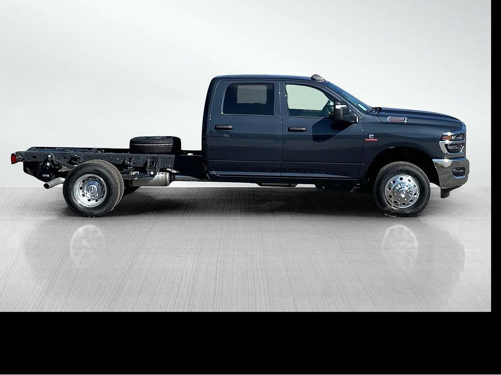 2025 Ram 3500 Tradesman photo 2