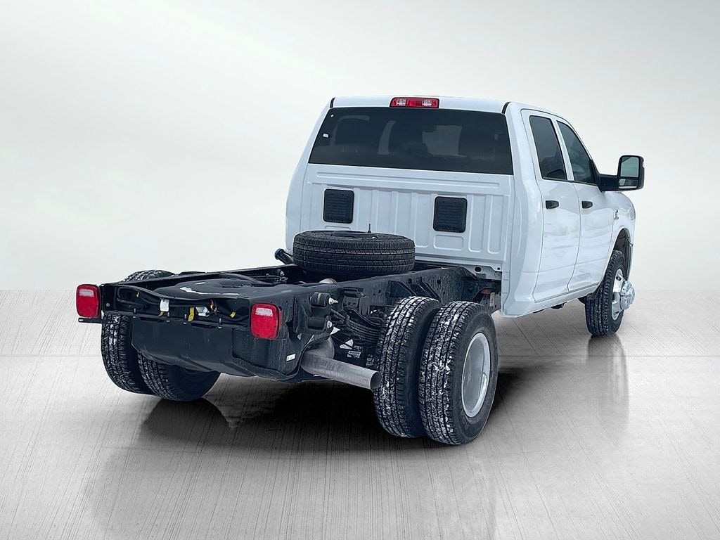New 2024 Ram 3500 Chassis Cab 3500 TRADESMAN CREW CAB CHASSIS 4X4 60' CA Pickup