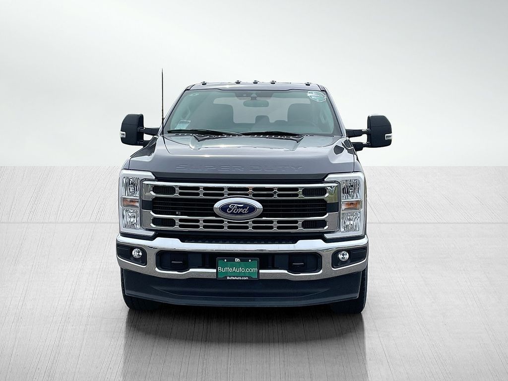 2023 Ford F-250 XLT photo 3