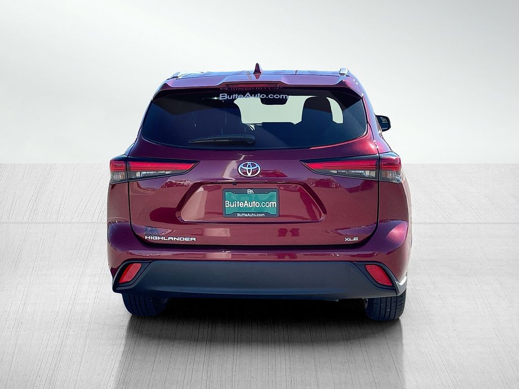 2023 Toyota Highlander XLE photo 3