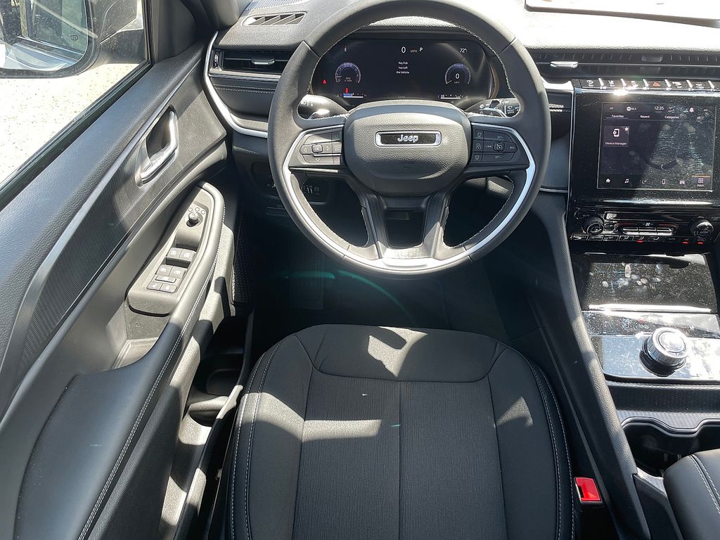 2025 Jeep Grand Cherokee Laredo - Photo 12