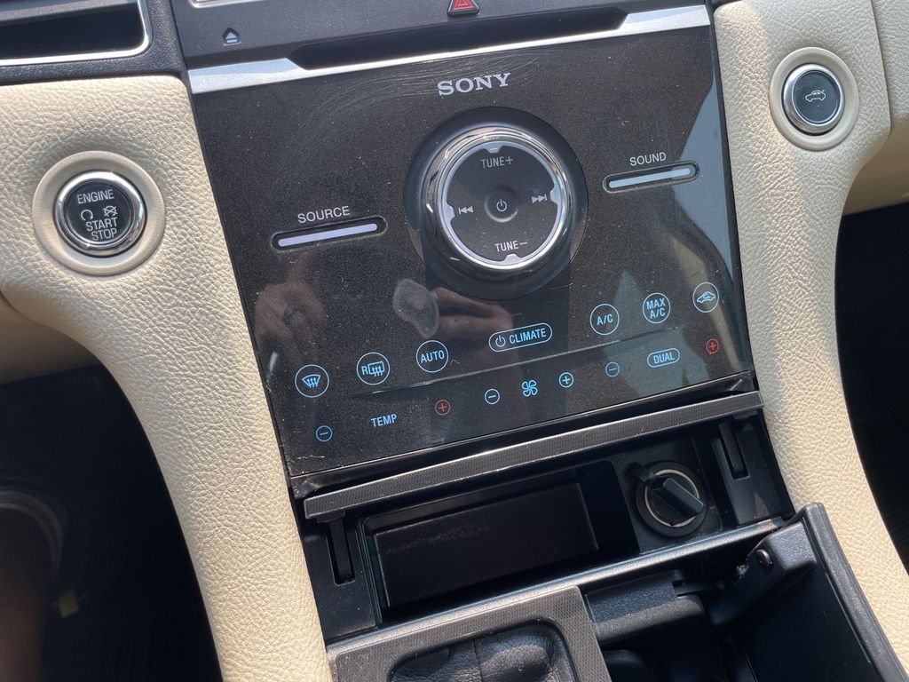 2019 Ford Taurus Limited - Photo 22
