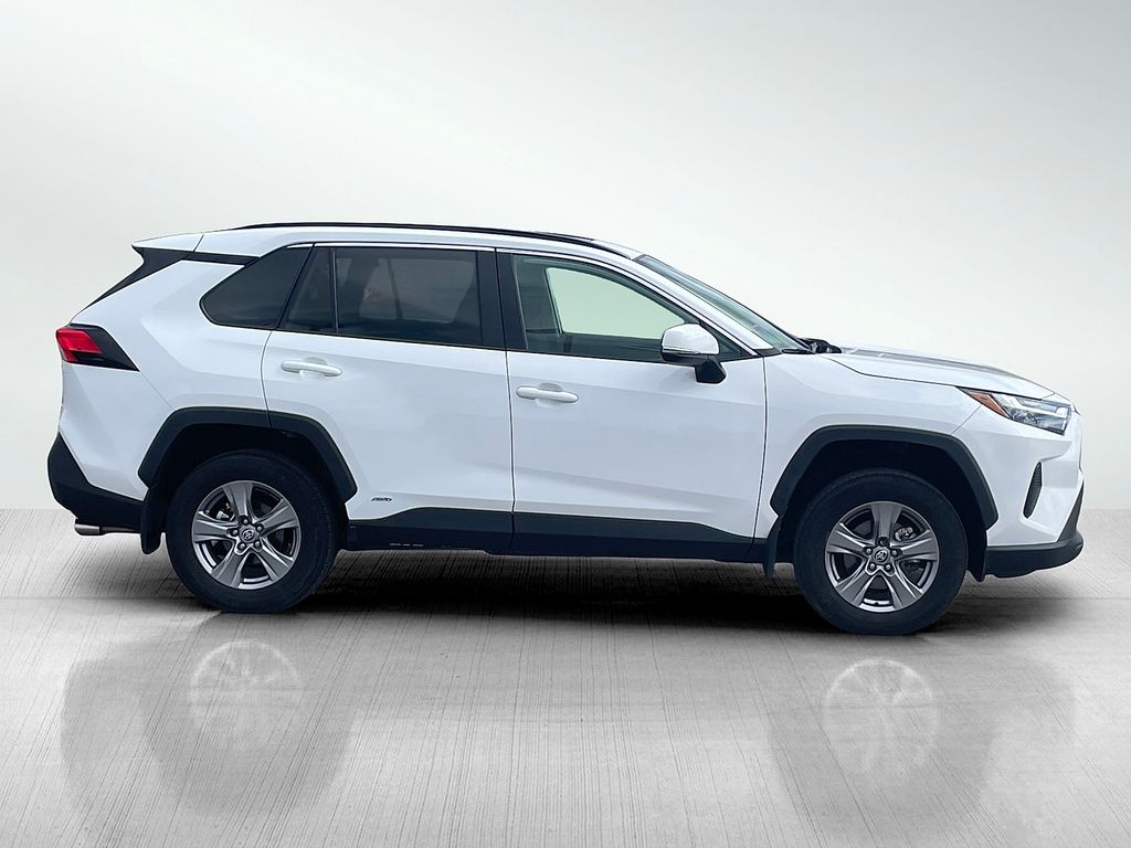 2024 Toyota RAV4 Hybrid XLE photo 2