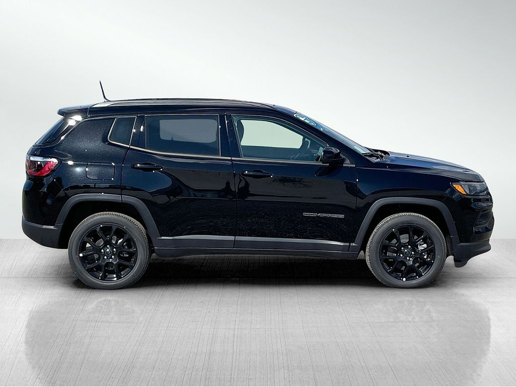 2025 Jeep Compass Latitude Altitude Special Edition photo 2