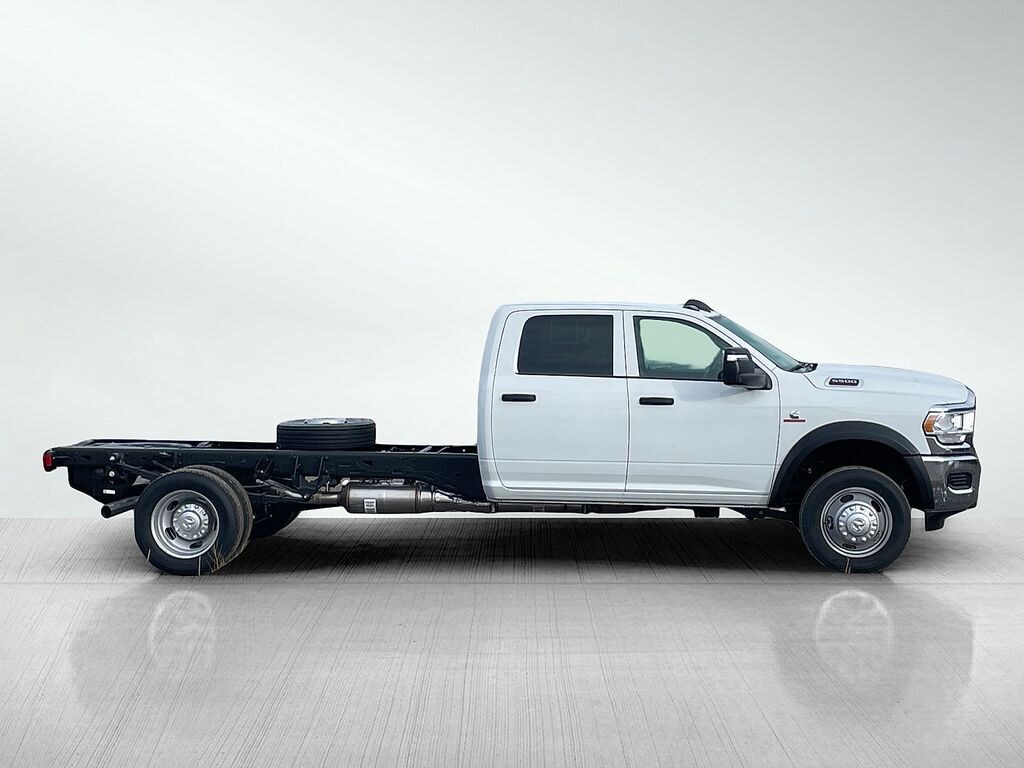 New 2024 Ram 5500 Chassis Cab 5500 TRADESMAN CHASSIS CREW CAB 4X4 84' CA Pickup