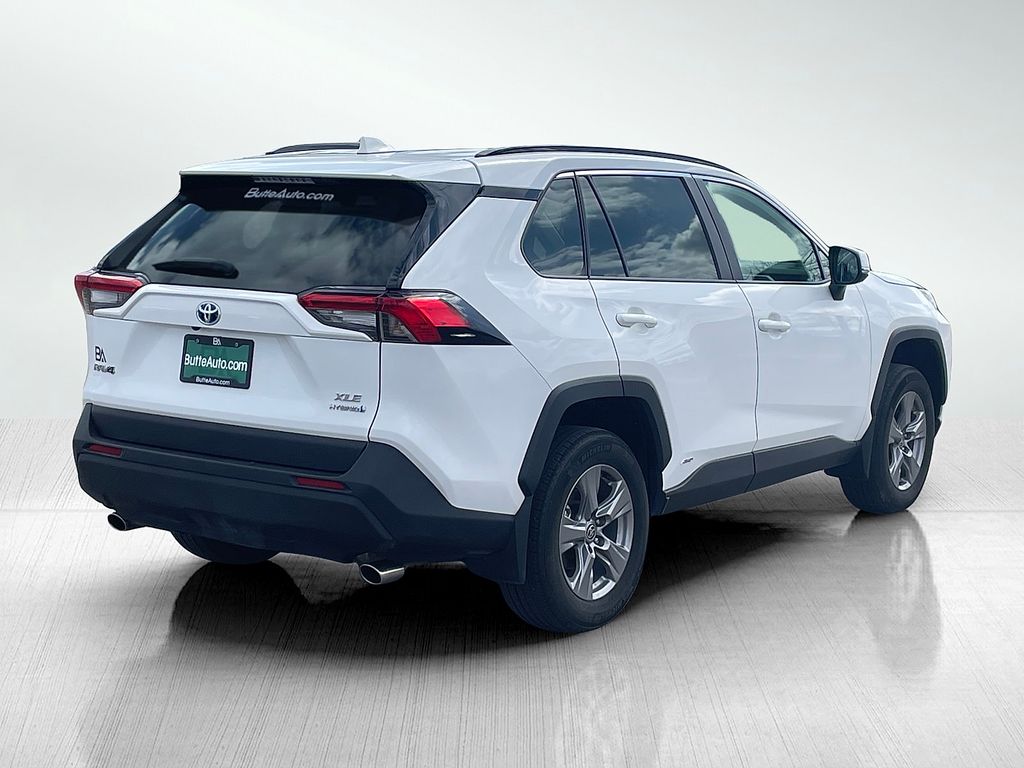 2024 Toyota RAV4 Hybrid XLE photo 3