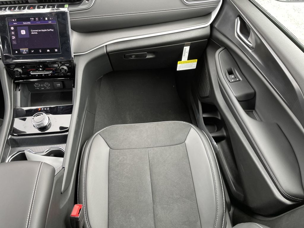 2025 Jeep Grand Cherokee L Altitude - Photo 12