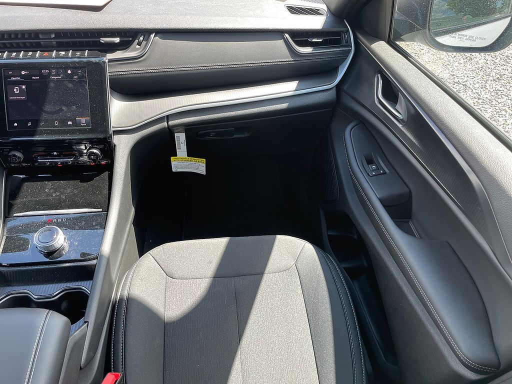 2025 Jeep Grand Cherokee Laredo - Photo 11