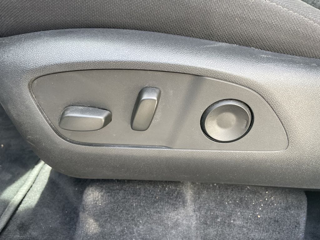 2025 GMC Acadia Elevation - Photo 17