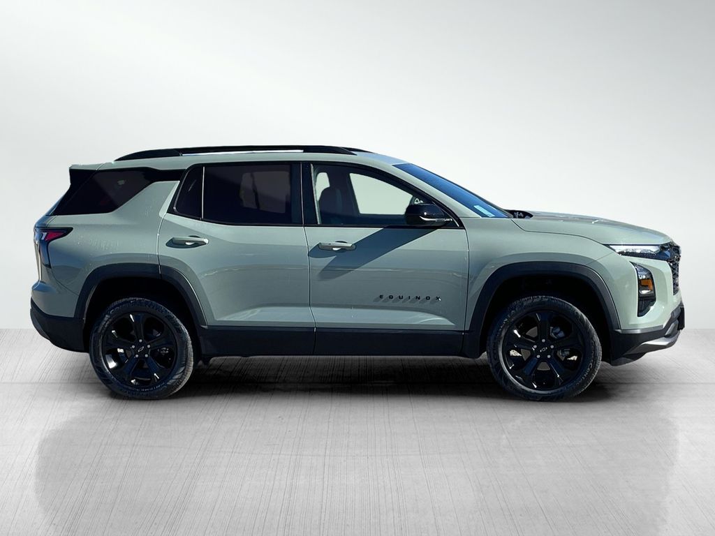 2025 Chevrolet Equinox LT photo 2