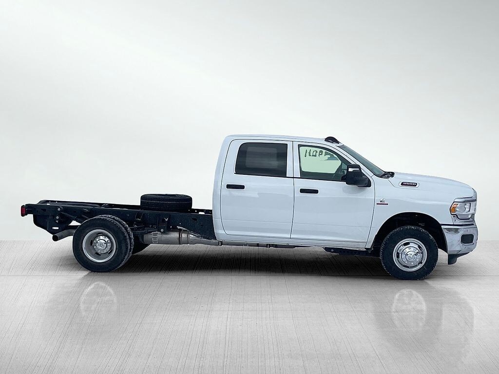 New 2024 Ram 3500 Chassis Cab 3500 TRADESMAN CREW CAB CHASSIS 4X4 60' CA Pickup