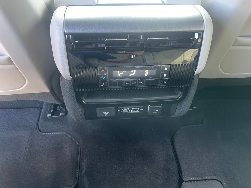2025 Jeep Wagoneer L Series I - Photo 16