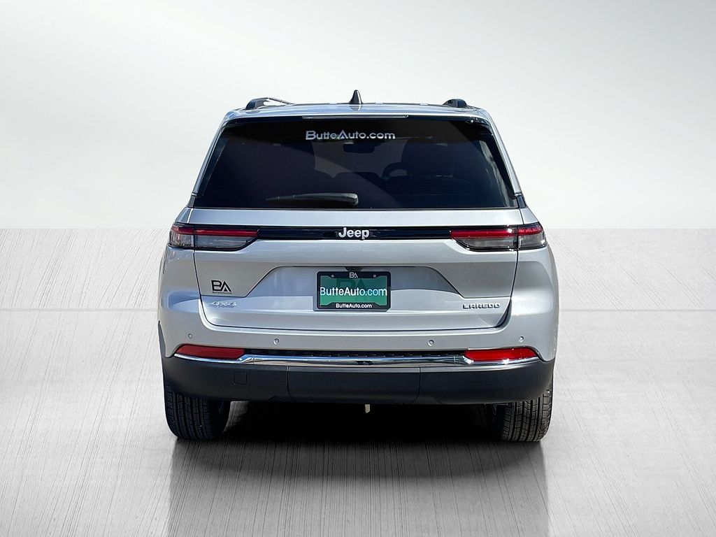 2025 Jeep Grand Cherokee Laredo photo 3
