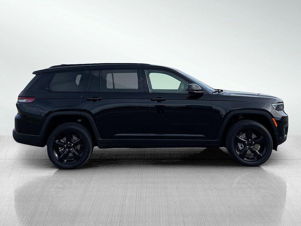 2024 Jeep Grand Cherokee Altitude photo 2