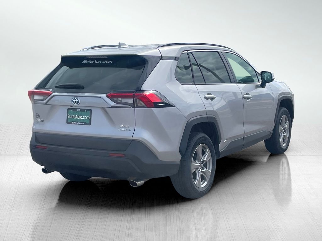 2024 Toyota RAV4 Hybrid XLE photo 2