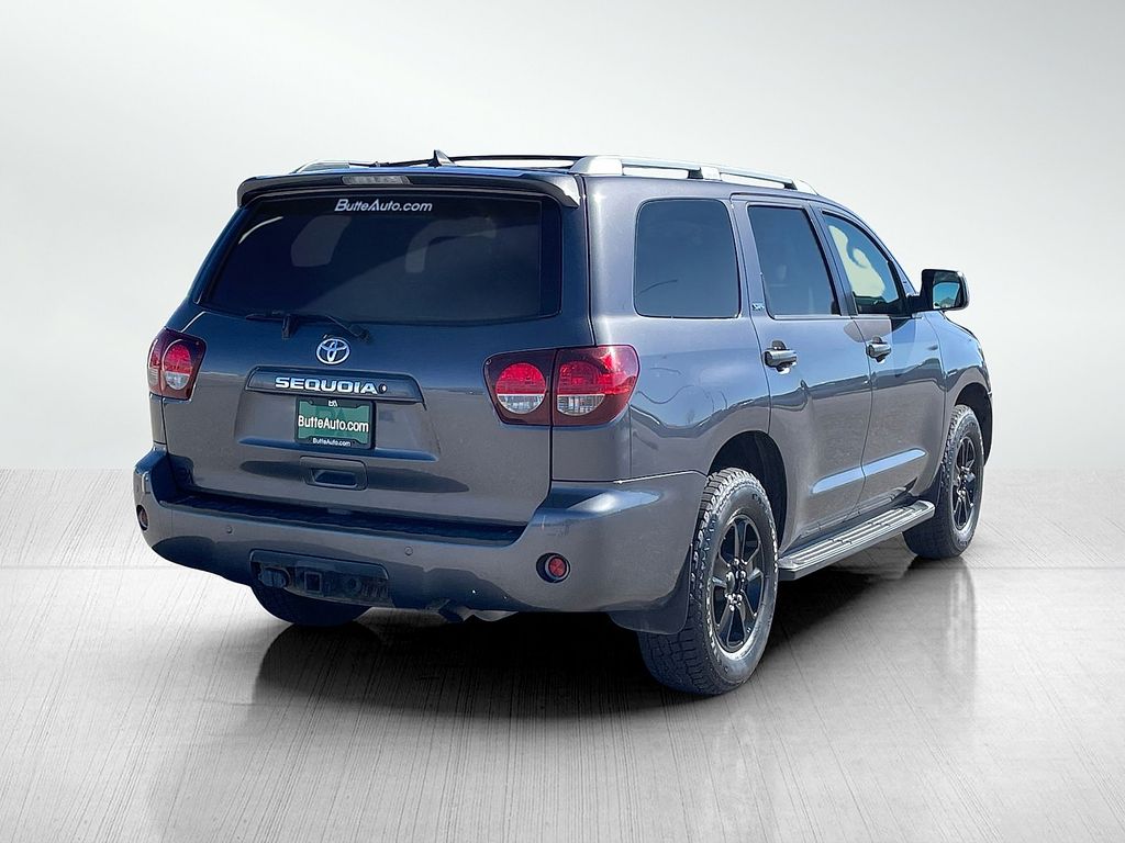 2019 Toyota Sequoia SR5 photo 2