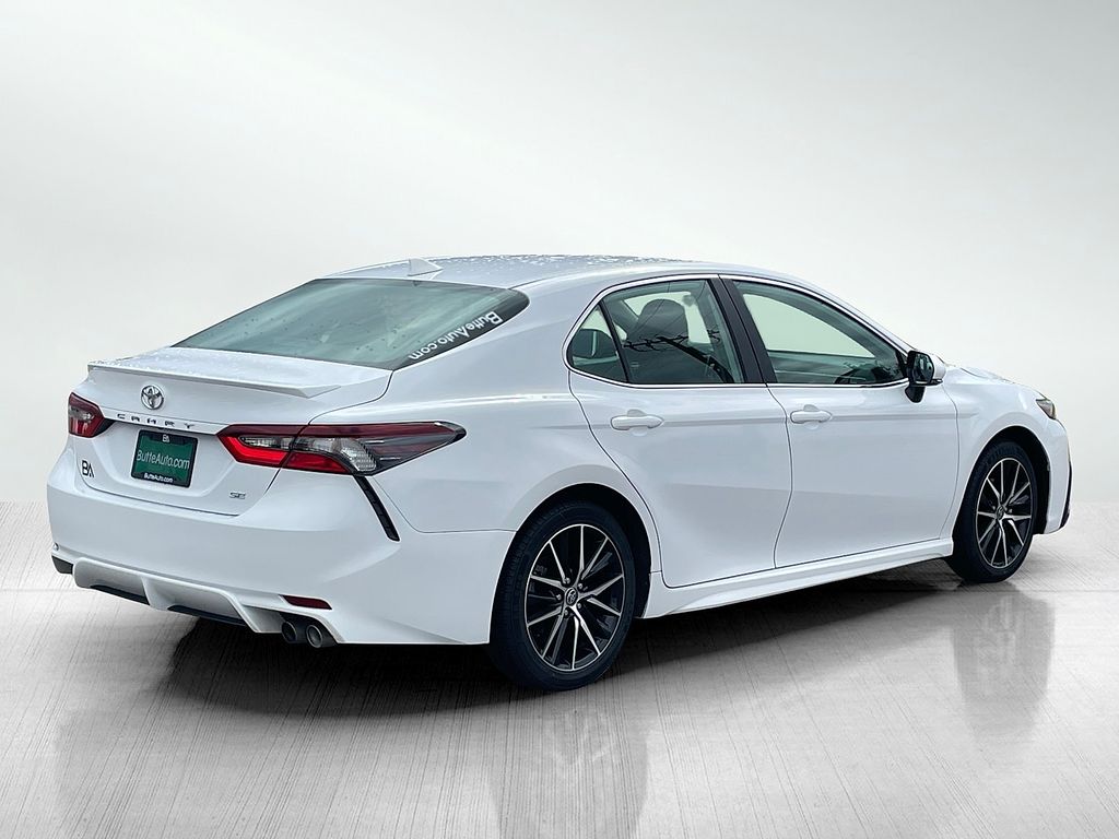 2023 Toyota Camry SE photo 3